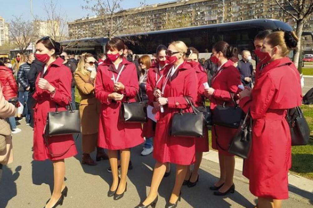 ALBANSKE STJUARDESE U BEOGRADU: Iz Tirane PRAVO U SRBIJU na vakcinaciju, NE ZNA SE KOJA JE LEPŠA (FOTO)