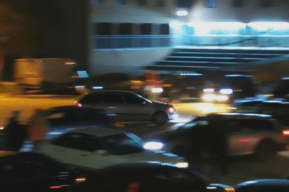 ULIČNE TRKE POSTALE SU SVE ČEŠĆE U SRBIJI: Društvenim mrežama kruži snimak jedne! (VIDEO)