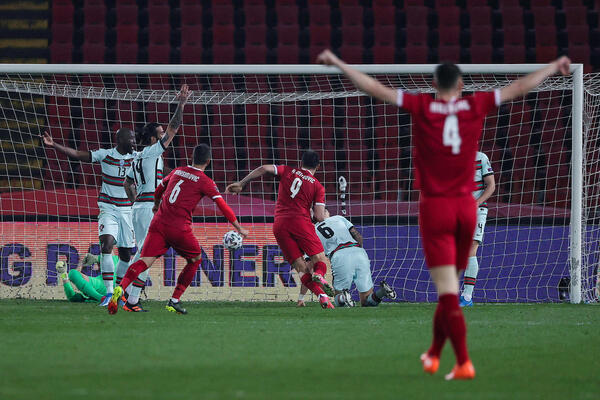 VELEMAJSTORSKI, ATOMSKI, TO JE TO, BRE! Kostić bacio Portugal na kolena posle maestralne akcije, TAKO SE IGRA!