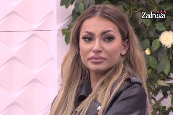 BIVŠA UČESNICA RIJALITIJA JAVNO RASKINULA SA DEČKOM, PA MU PRETILA: Izneli sav prljav veš, UVREDE PRŠTE! (FOTO)