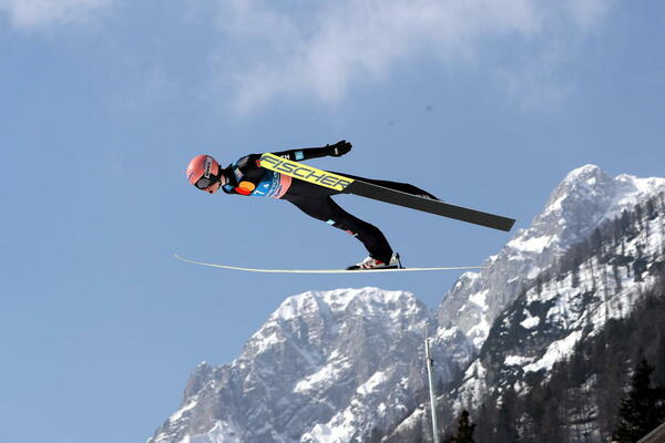 GAJGER OPET NADLETEO PLANICU I OSVOJIO MALI GLOBUS: Svi skakači poželeli brz oporavak povređenom kolegi! (FOTO)