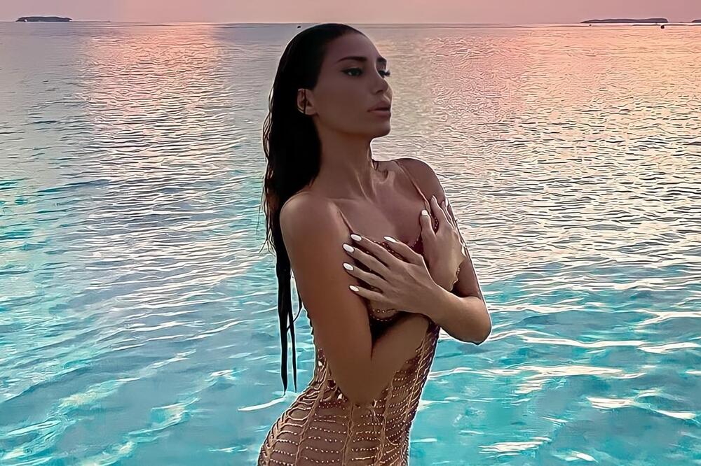 ANA JOVANOVIĆ NIKADA VRELIJA I SPREDA I OTPOZADI: Neko je "lupio", ONA ODMAH REAGOVALA! (FOTO)