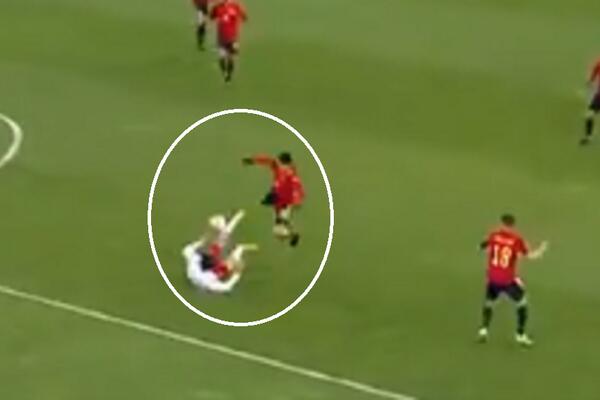 GRUZIJSKI MESAR ŠENGELIJA: Nemilosrdno je pokosio Pedrija, razneo čoveka i dobio DIREKTAN CRVENI! (VIDEO)