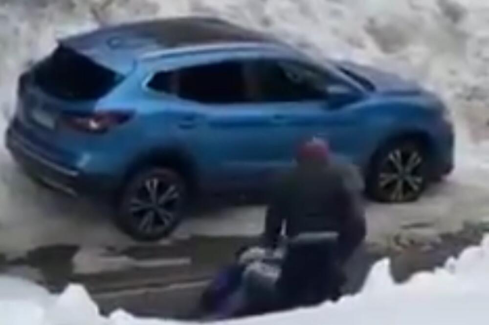 TUKLI SE ZBOG PARKINGA? Da, i to je moguće na Kopaoniku, tuča dva na dva, isplivao snimak!