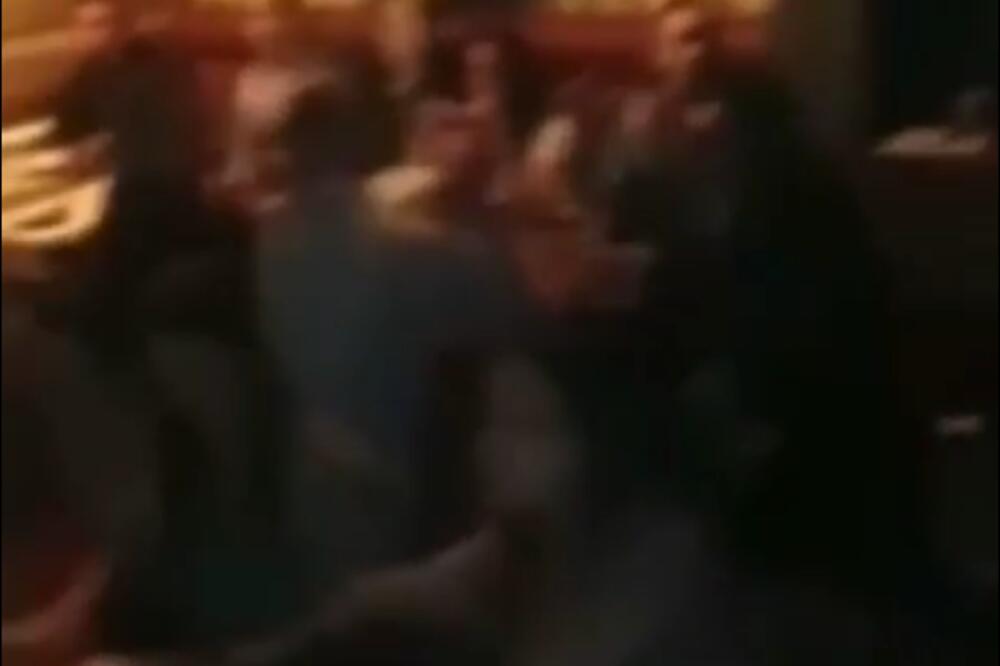 PALI SVETLO, LIČNE KARTE SVI ODMAH! Policija upala na KORONA ŽURKU! Muk, svi su bili svesni šta su uradili! (VIDEO)