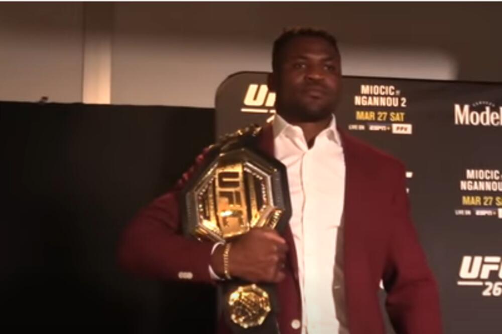 PUT IZ BLATA AKTUELNOG UFC ŠAMPIONA: Svi su me šikanirali, spavao sam na ulici, bio sam žrtva sopstvenog života!