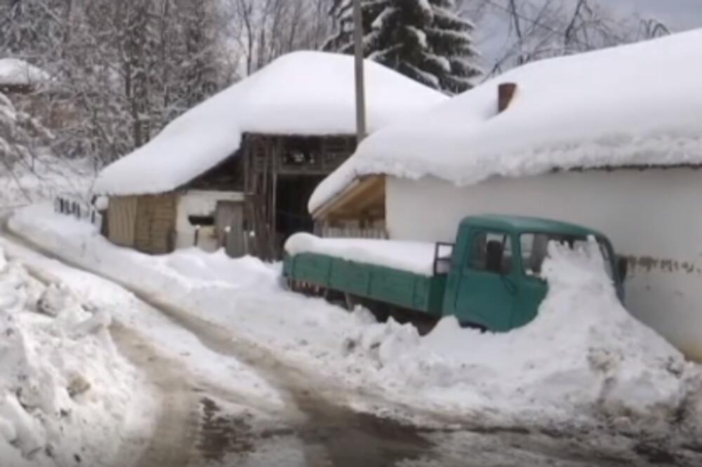 BEZ STRUJE SU I PO 15 DANA: Iako je stiglo proleće, selo kod Vlasotinca još uvek je POD SNEŽNIM PREKRIVAČEM!
