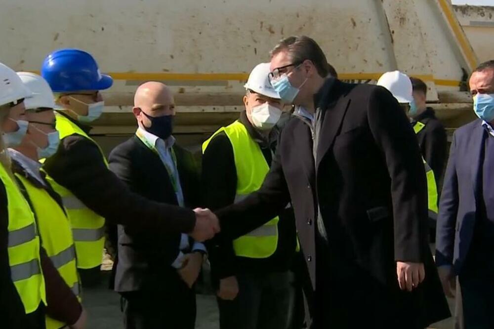 POČELA GRADNJA NOVE SAOBRAĆAJNICE NOVI BEOGRAD-SURČIN! Predsednik Srbije obišao radnike i saopštio rok!