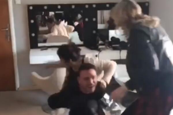 SEKA ALEKSIĆ SKOČILA NA SARADNIKA I NAPALA GA: U afektu tresnula o pod, sve je snimljeno! (VIDEO)