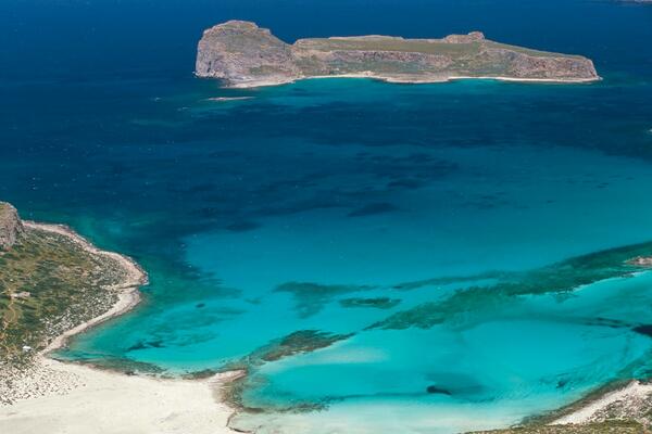 NA OVO GRČKO OSTRVO NEKAD SU LETOVALI SAMO ONI SA DUBLJIM DŽEPOM: Sad se ide i za MANJE OD 300 EVRA - ponude pršte