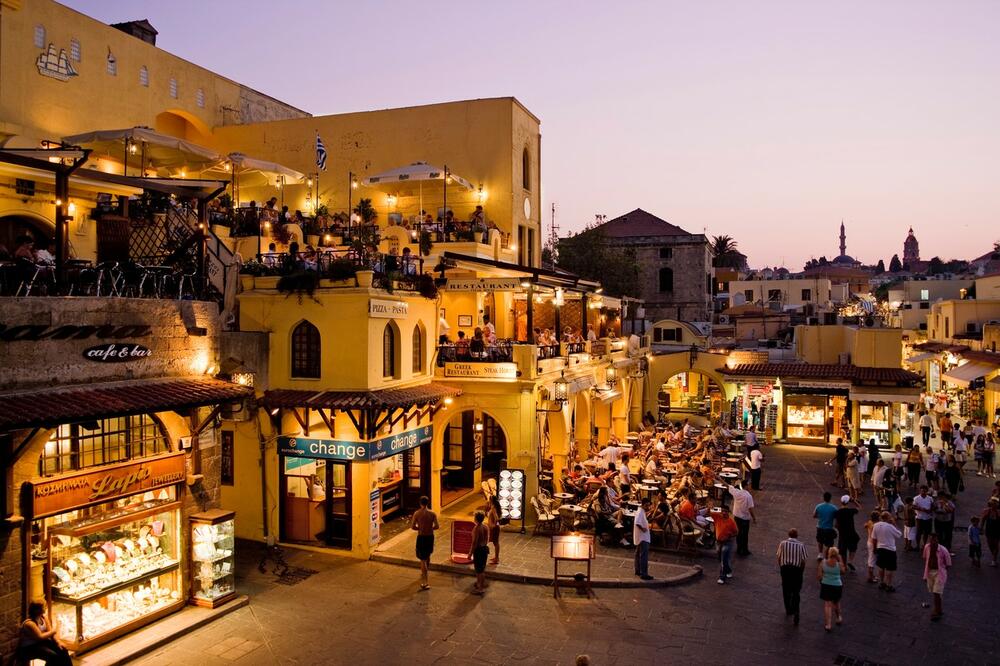 Evo kako prevaranti mantaju turiste u Grčkoj: Namame vas kod njih u kafić, a onda vam nude ovo, ne nasedajte!