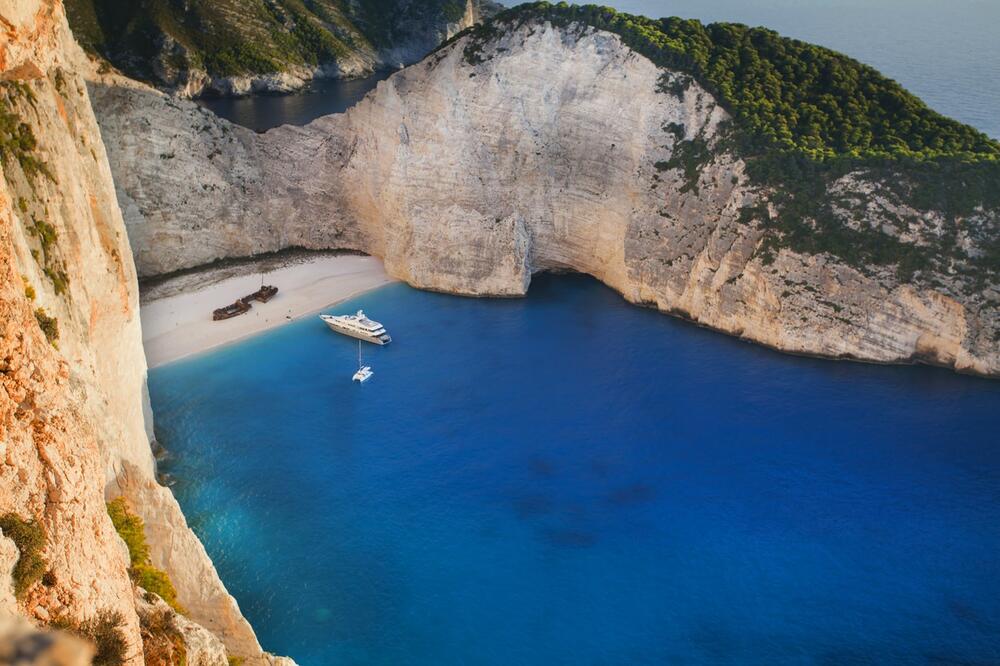 OVO JE 10 NAJLEPŠIH PLAŽA U GRČKOJ: Izgledaju kao raj, tirkizno more, a plaže ne mogu da se opišu rečima (FOTO)