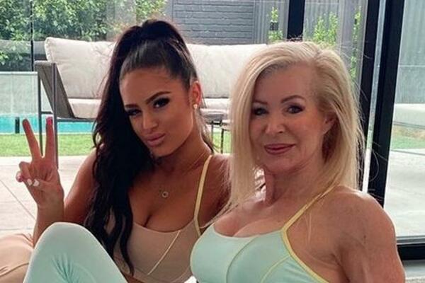 Ima 64 godine, a MUŠKARCI joj šalju slike POLNOG ORGANA i nude joj sve i SVAŠTA - njena UNUKA umire od LJUBOMORE!