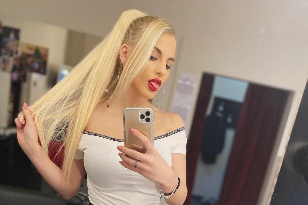 ISPLIVAO PRIVATNI SNIMAK VATRENE PLAVUŠE: Bezobrazno se uvijala pa joj ispao NAJJAČI ATRIBUT, sve OBJAVLJENO