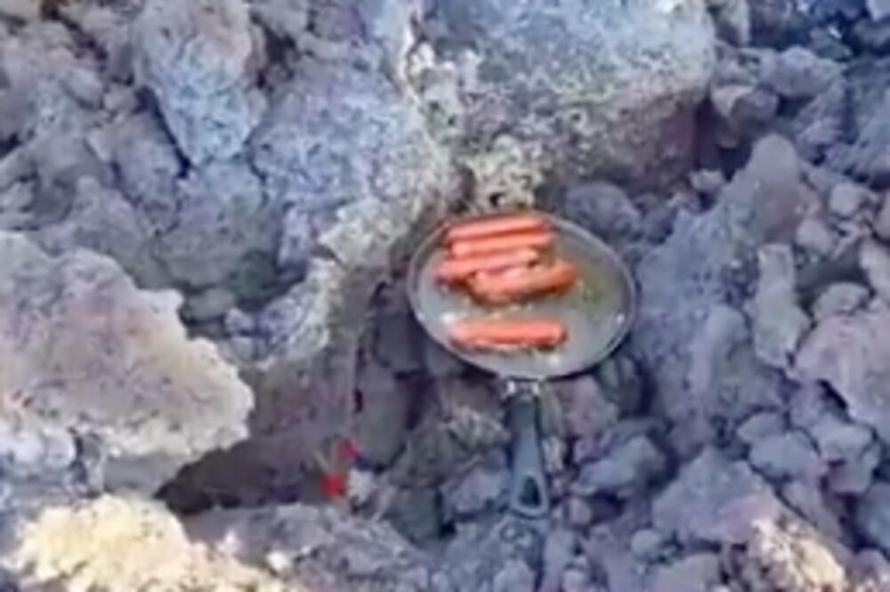 Planinari ispekli kobasice na vulkanskoj LAVI: Pogledajte SNIMAK koji je ZBUNIO ceo SVET! (VIDEO)