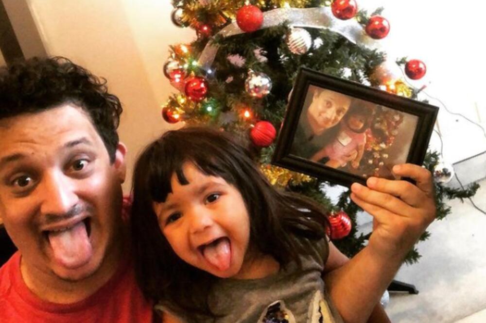 DIRLJIVO! GEJ SAMAC USVOJIO DEVOJČICU KOJA JE ŽIVELA U BOLNICI GODINU DANA: Oduvek sanjao o svojoj porodici (FOTO)