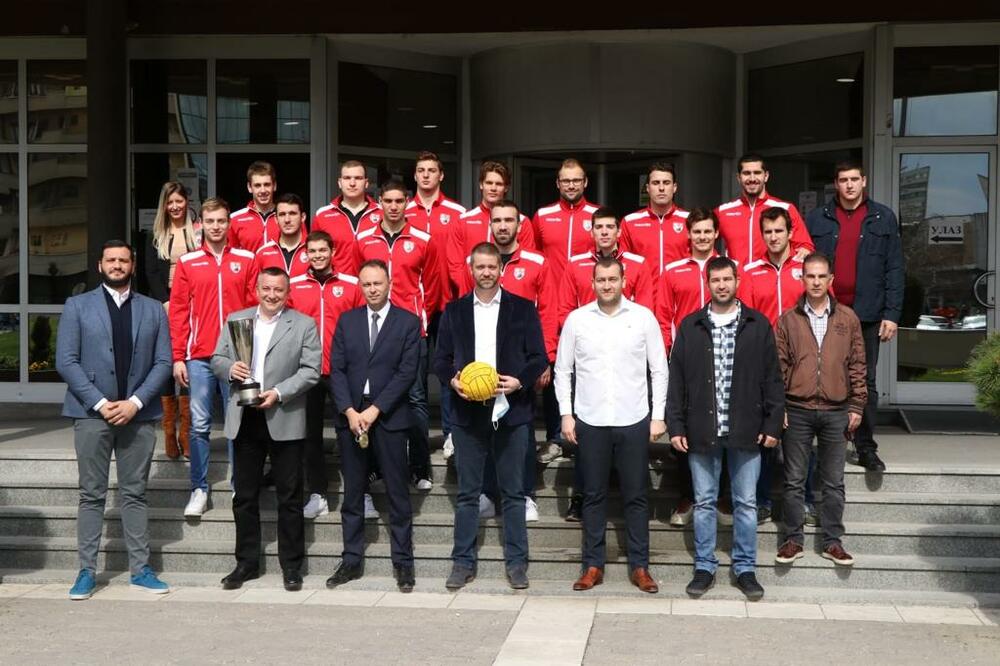 PRIJEM ZA TIM RADNIČKOG POSLE ISTORIJSKOG USPEHA: Vaterpolisti Kragujevac postavili u šampionski vrh!