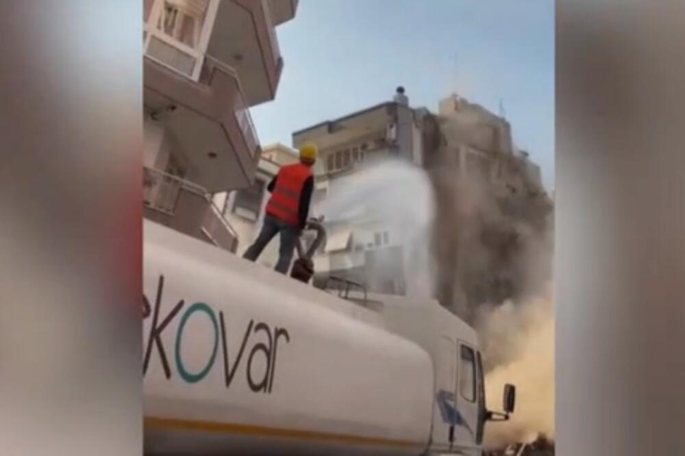 MOGAO JE BITI PRAVI MASAKR: Zgrada u fazi RUŠENJA počela da pada na pogrešnu stranu (VIDEO)