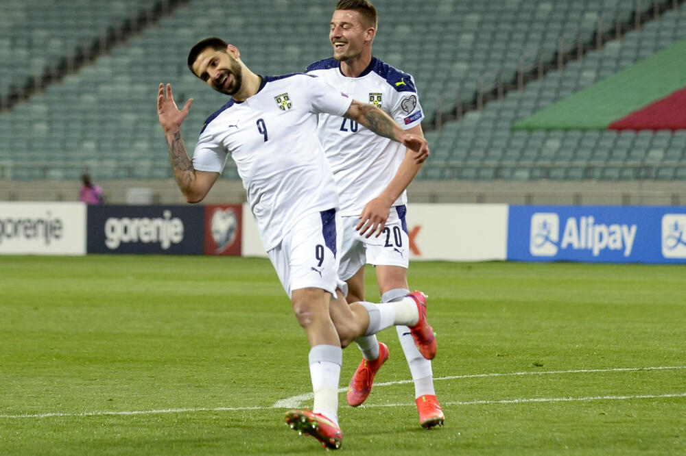 VELIKA TRI BODA ZA SRBIJU! ''Orlovi'' slavili u Bakuu, Mitrović strelac oba gola za veoma bitnu pobedu (2:1)