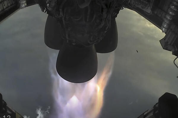 JOŠ JEDNO NEUSPEŠNO SLETANJE RAKETE Ilona Maska