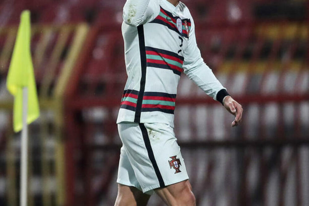 NAJNOVIJE! Posle skandala sa aukcijom Ronaldove trake javili se DOBRI LJUDI