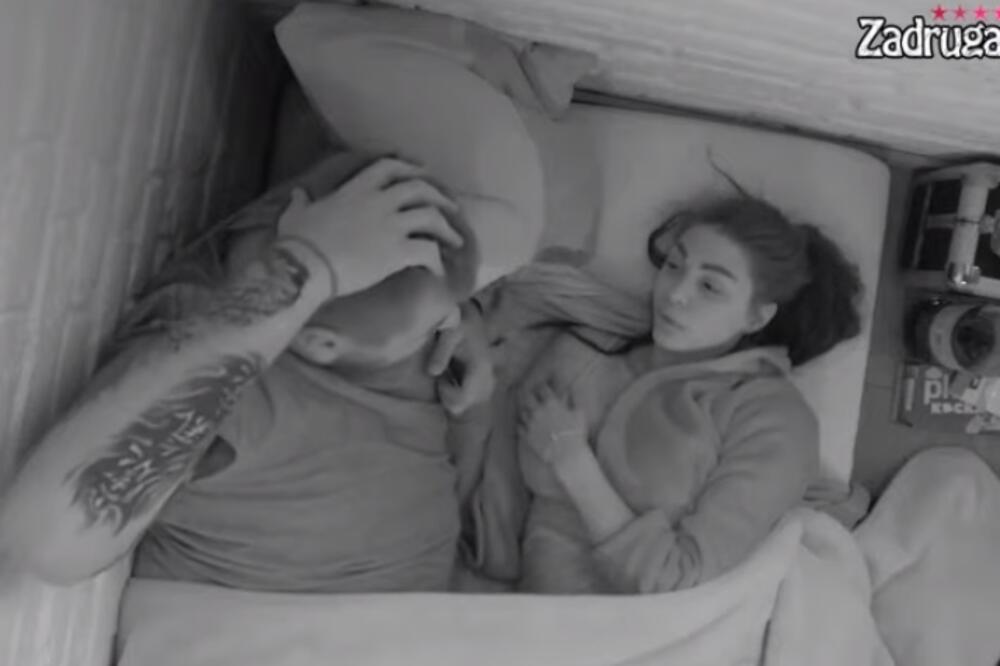 AGONIJA SE NASTAVLJA! MAJA I JANJUŠ PONOVO ZAJEDNO U KREVETU: Pokosili svoje statove, ON SVE VREME GLUMIO KARAKTER!