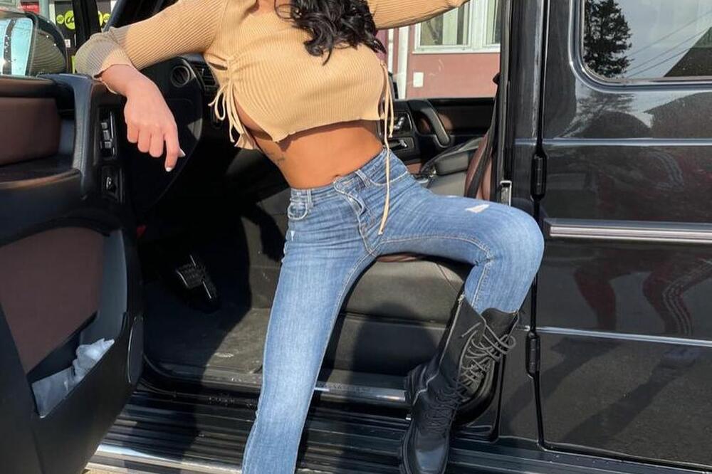 TAMARA SE KUPA U LUKSUZU, STAN JE PAPRENO PLAĆEN: Garderober pun stvari, a jedna je koštala NEKOLIKO HILJADA EVRA