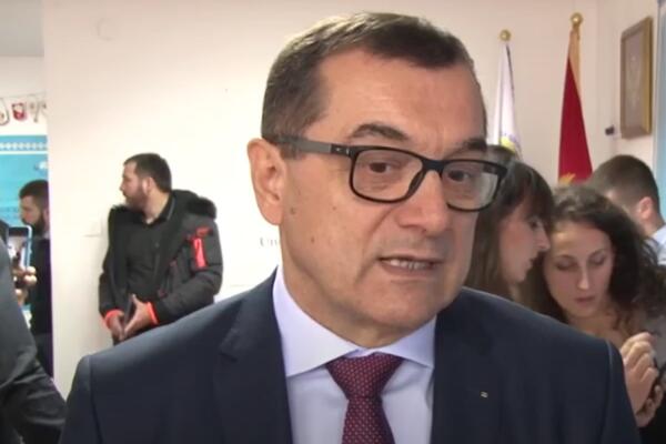 ''MILOŠEVIĆ IZGUBIO KOMPAS'': Suspendovao vladavinu prava, dekani se usprotivili, rektor napustio sednicu!
