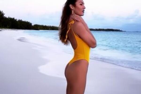 KO OD MAJKE ROĐENA! JUŽNOAFRIČKA LEPOTICA UHVAĆENA NA PUSTOM OSTRVO: Manekenka ZAVRŠILA na svim mrežama!