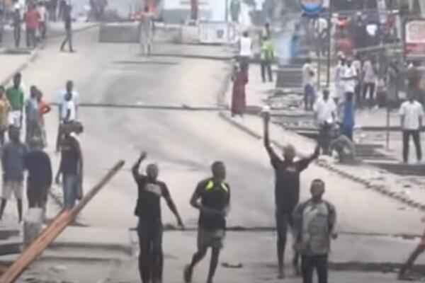 HAOS U KONGU: Stradalo najmanje 15 civila!