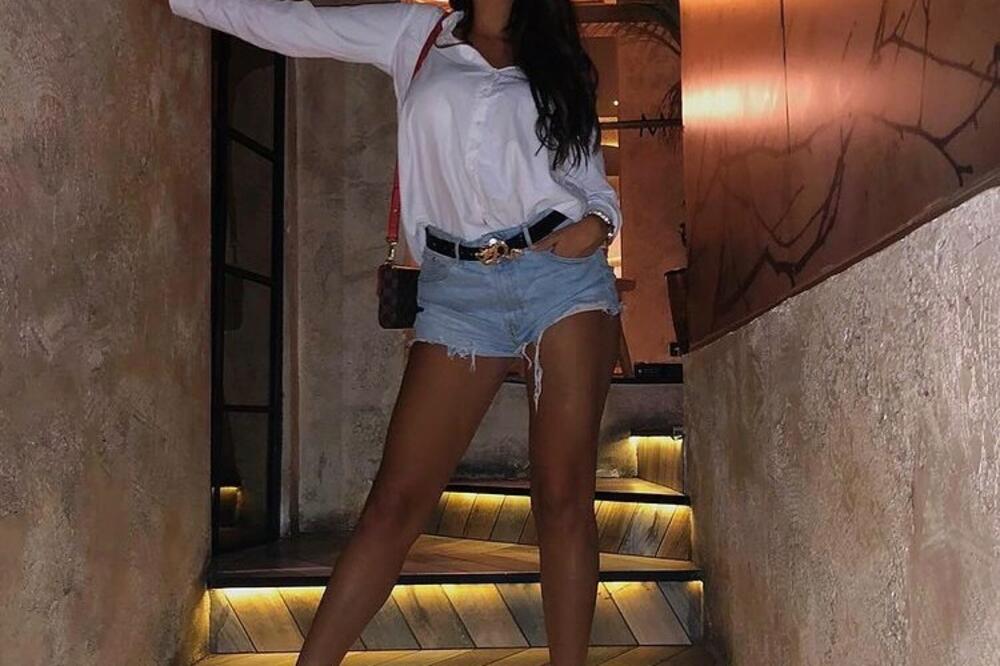 BEZ BLAMA! MAJKA ZGODNE ZADRUGARKE IZNELA PONUDE ZA SVOJU ĆERKU: "Napolju je čeka BOGATI NEMAC!"