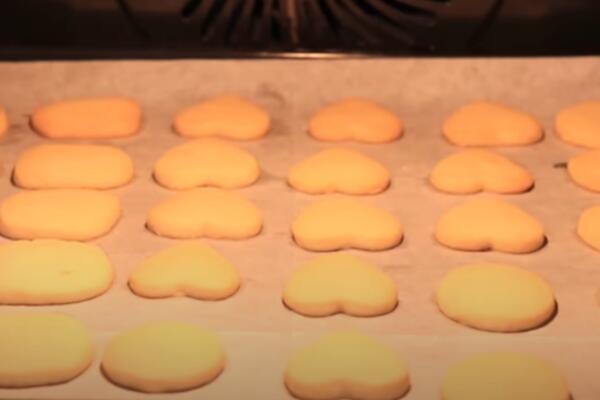 RETKO KOJA DOMAĆICA ZNA ORIGINALNI RECEPT ZA DANSKE KEKSIĆE: Njih ste jeli kod bake iz LIMENIH KUTIJA