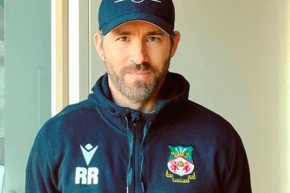 POZNATI GLUMAC PRIMIO VAKCINU I ODMAH SPOMENUO 5G MREŽU: Milioni su obratili pažnju na sliku UŽIVO, sve je jasno!