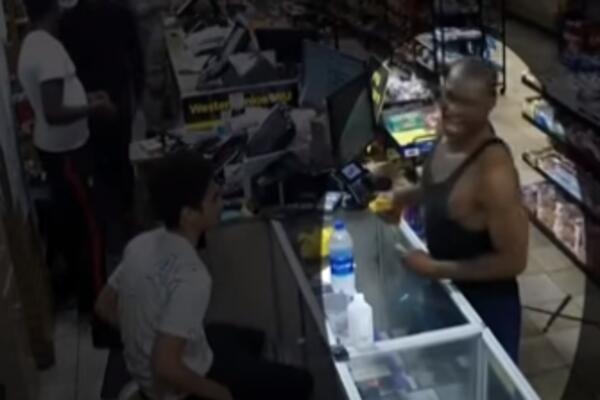 JEZIVO! PRIKAZANI NOVI SNIMCI NA SUĐENJU ZA UBISTVO FLOJDA: Stravičan detalj koji je mnogima promakao (VIDEO)