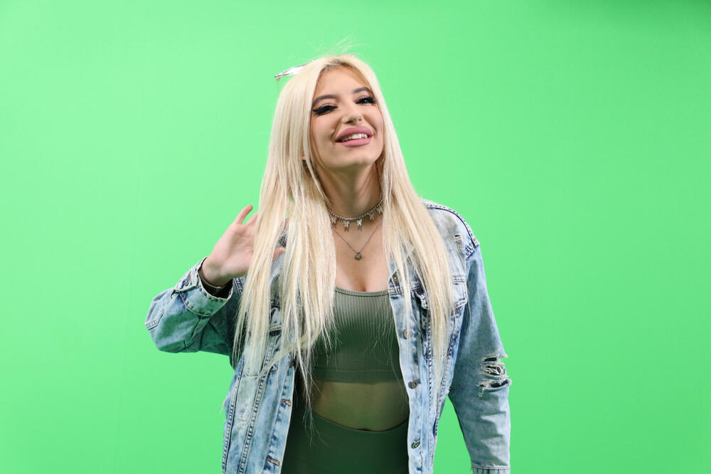 BARBI AFRIKA VRELA KAO AFRIKA: Skinula se TIKTOKERKA i pokazala koliko je ZANOSNA!