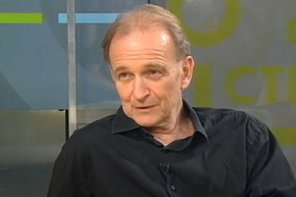 ZVEZDA SERIJE PORODICA JE U SREĆNOM BRAKU SA 20 GODINA MLAĐOM GLUMICOM: Svi je znamo iz POZNATE hit serije! FOTO