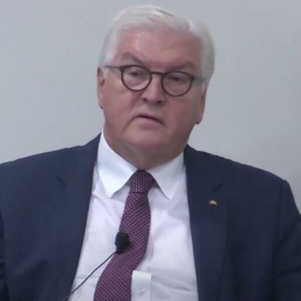 VAKCINISAN I PREDSEDNIK NEMAČKE: U vojnoj bolnici u Berlinu primio prvu dozu cepiva! (FOTO)