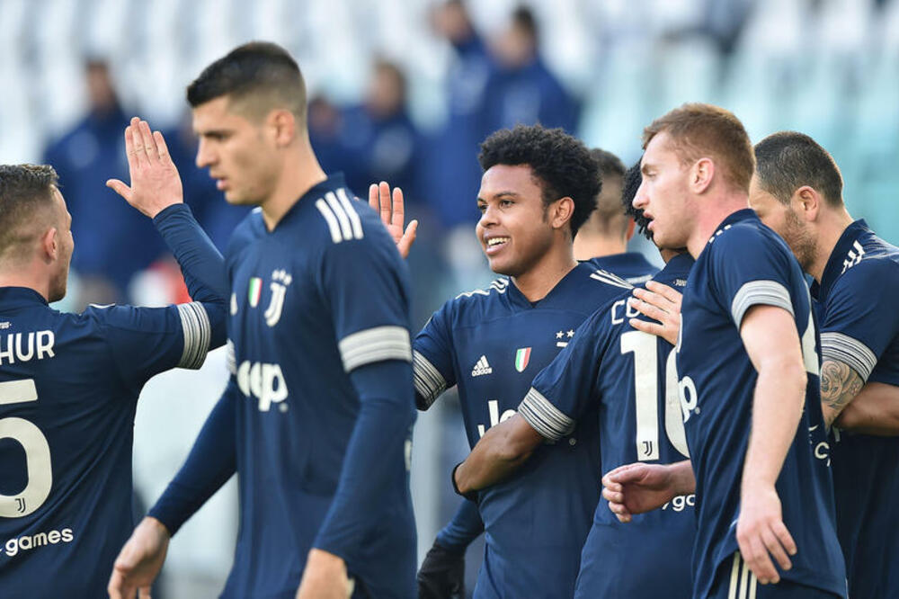 PRAVILI ŽURKU USRED KORONE PA KULIRALI POLICAJCE: Juventus kaznio svoje asove, a stigle im i prijave!