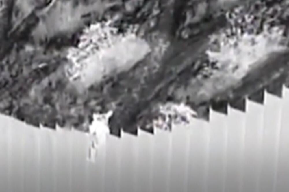 DA LI JE MOGUĆE? STRAVA I UŽAS NA GRANICI: Krijumčari bacali dvoje dece preko zida visokog ČETIRI METRA! (VIDEO)