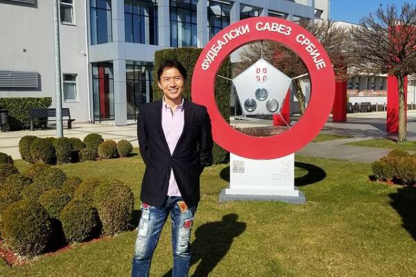 JAPANAC ODUŠEVIO SVE NA STADIONU: Da vidite samo kako pomoćni trener reprezentacije Srbije peva himnu! (VIDEO)