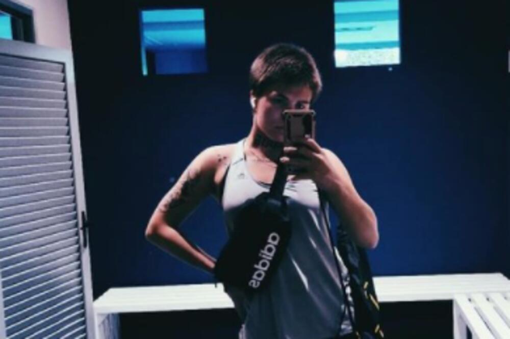 I OVAKO MOŽE DA SE ZARADI NOVAC: Teniserka prodala deo kože u komercijale svrhe!