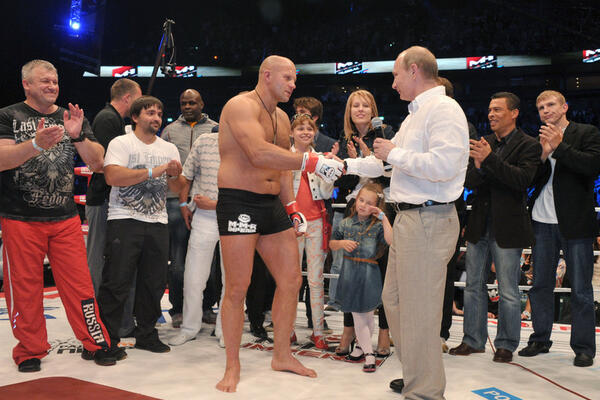 VRAĆA SE U RING NAJČUVENIJI RUSKI BORAC: Obožava Srbiju i kupa se u ledenim rekama, a dobar je i sa Putinom!