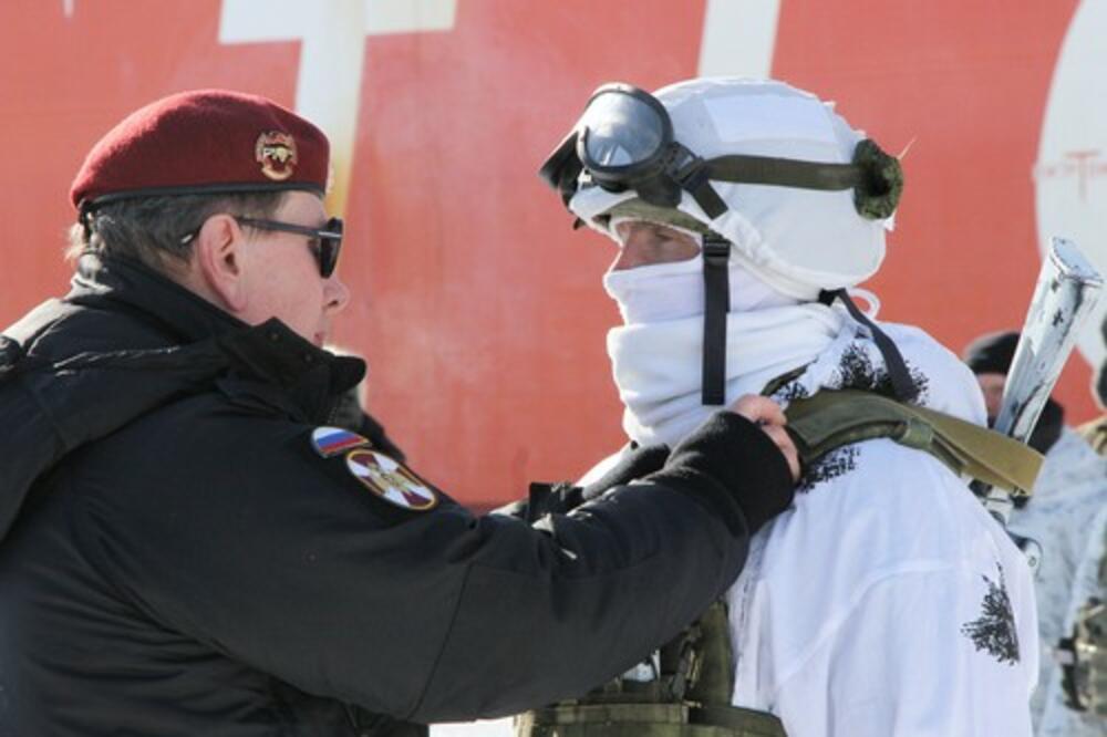 PUTIN IMA VELIKI PLAN ZA ARKTIK: Ovo na slici je ruski SPECIJALAC koji prolazi kroz POSEBNU OBUKU