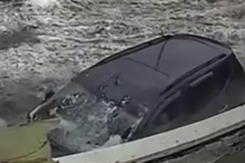MALO IM JE FALILO DA POGINU: Snimljen neverovatan prizor (VIDEO)
