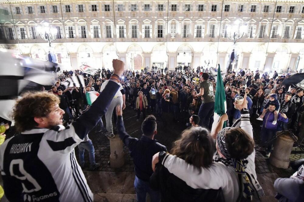 NEMAJU VIŠE STRPLJENA ZA LOŠE REZULTATE: Navijači italijanskog šampiona istakli parolu ispred stadiona! (FOTO)