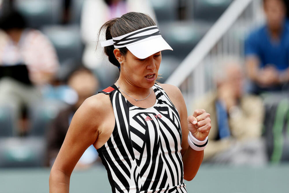 POZNATA TENISERKA RAZOČARALA PARTIZANOVCE: Ana Ivanović zategnuta u ZVEZDINIM bojama - Dobro joj stoji!