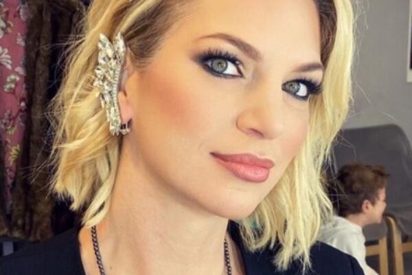 NAŠA PEVAČICA NIKAKO DA PREBOLI RAZVOD OD KOŠARKAŠA: Nije spremna za novu ljubav, JOŠ SE VIĐA SA BIVŠIM!