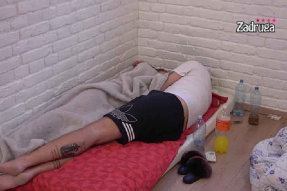 JANJUŠ I MAJA RADILI NEŠTO ČUDNO ISPOD POKRIVAČA: Nisu bili intimni, reč je o nečemu totalno ZBUNJUJUĆEM!