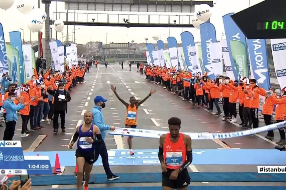 KENIJKA ISPISALA ISTORIJU: Postavila novi svetski rekord u polumaratonu!