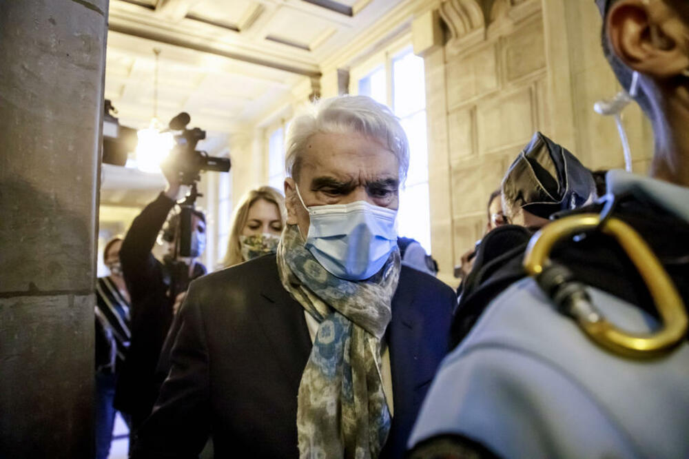 TAPI I SUPRUGA PREŽIVELI TORTURU: Bivši predsednik Marseja udaran bejzbol palicom dok nije predao dragocenosti!